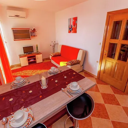 Apartment Beautiful Apartment In Dramalj *