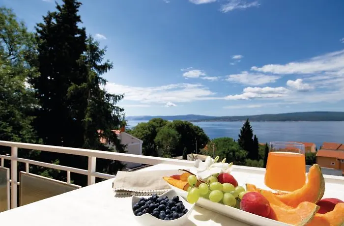 Rustic Cottage With Pool Apartman Dramalj