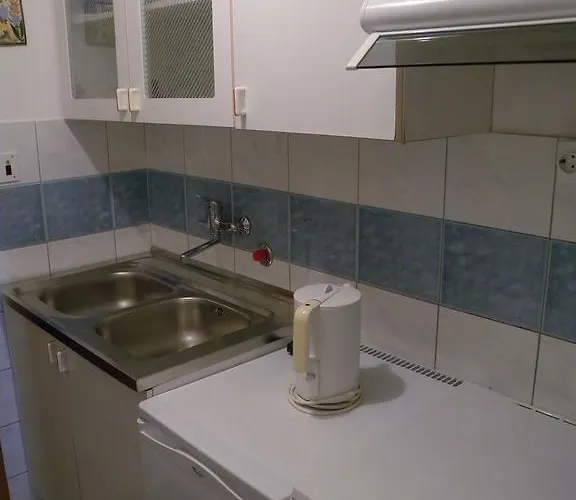 Rustic Cottage With Pool