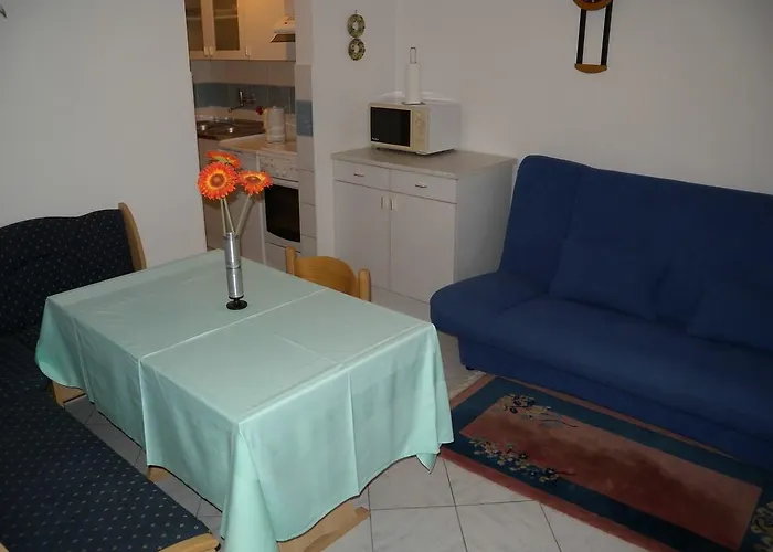 Rustic Cottage With Pool *